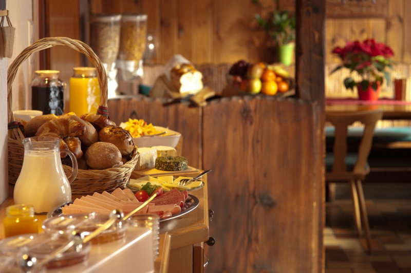 brasserie-CARNOULES-min_breakfast_buffet_food_restaurant_meal_hotel_plate_fresh-718745